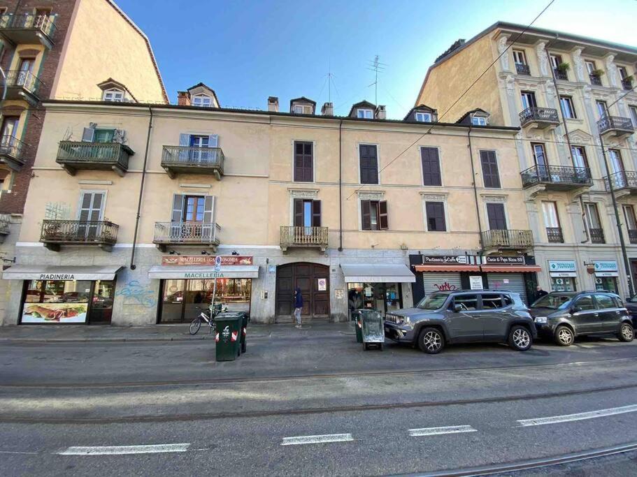 A Due Passi Dal Centro Apartment Turin Bagian luar foto